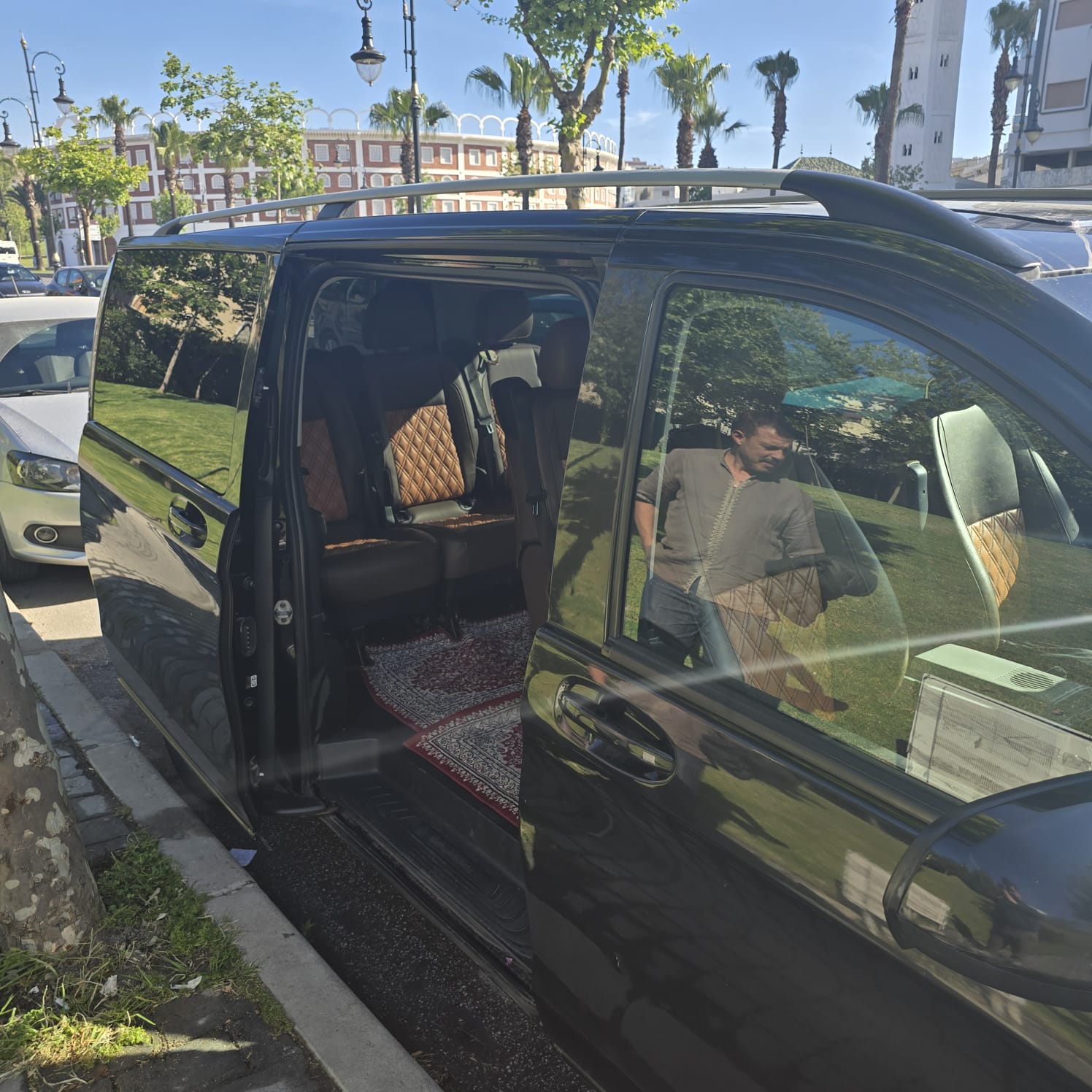 Leather seating and rugs inside the V-Class